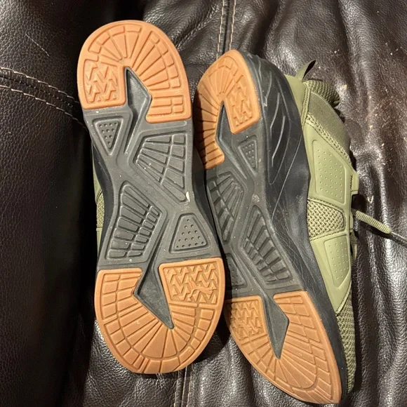 Puma olive green tennis shoes for Men size 10 - Picture 5 of 5